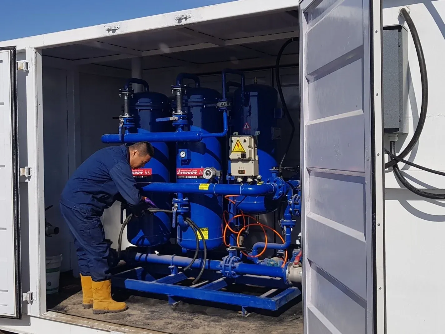Containerised and mobile fuel filtration at a remote off-grid site