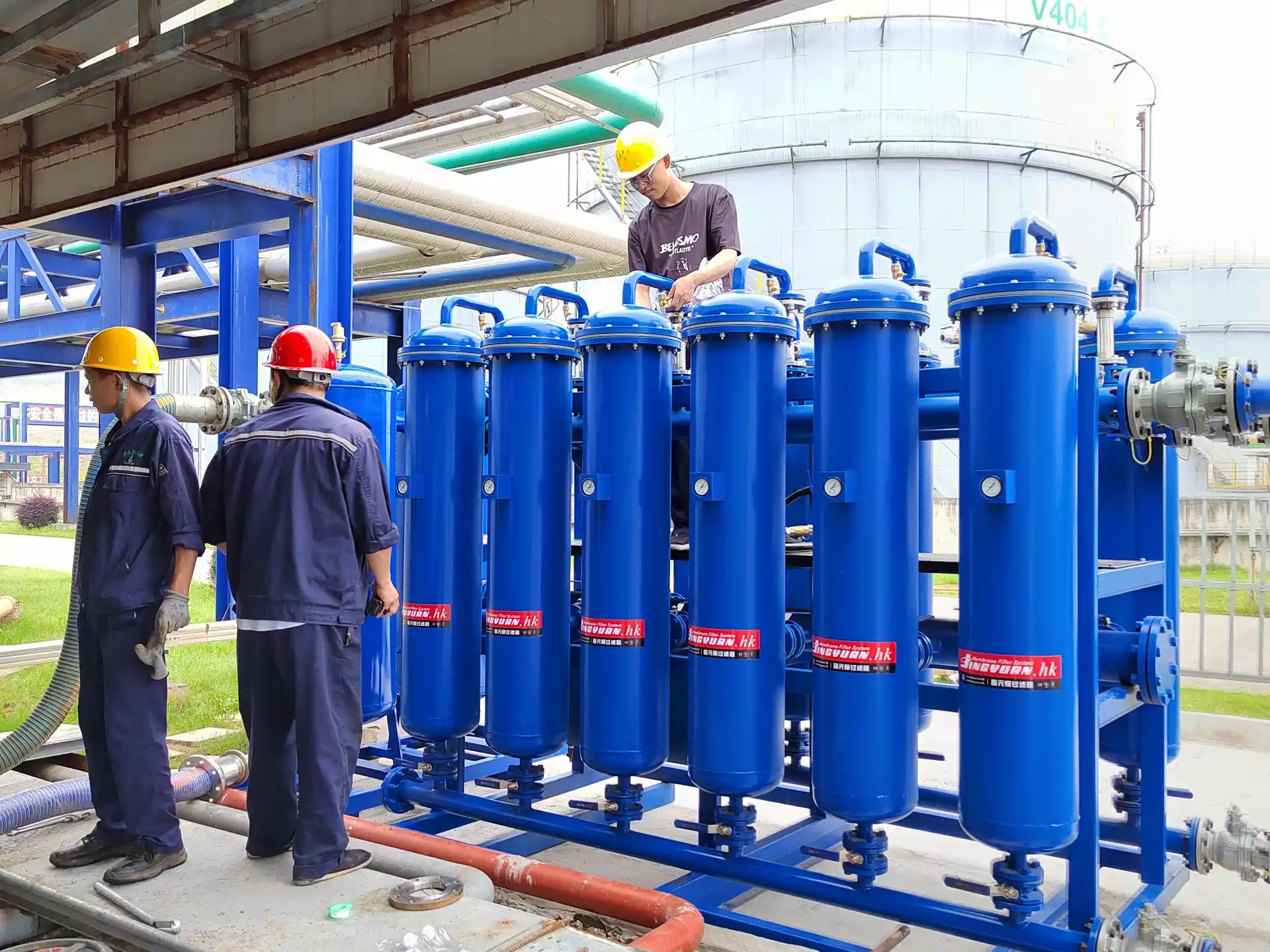 Port fuel supply with skid-mounted filtration